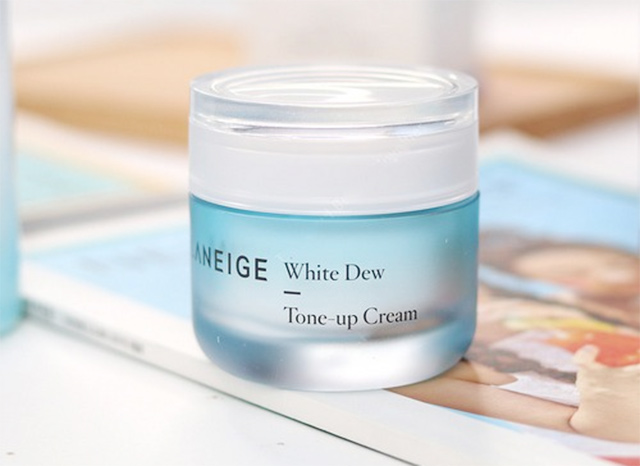 Kem dưỡng Laneige White Dew Tone-up Cream giúp cấp ẩm và nâng tông da