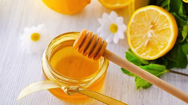 Loại bỏ tàn nhang đơn giản với mật ong và nước cốt chanh