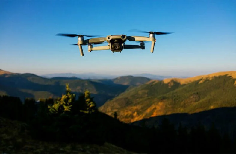 Nhiều flycam cao cấp có thể đạt đến độ cao khoảng 300m so với mặt đất