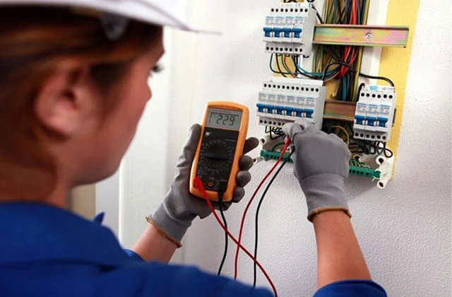 Vạn năng kế là một thiết bị quan trọng của các thợ sửa điện.