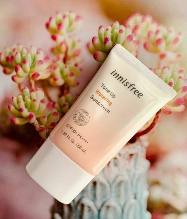 Kem chống nắng Innisfree Tone Up Watering Sunscreen SPF50+PA++++