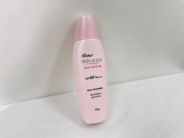 Skin Aqua Silky White Gel SPF50 PA+++ sở hữu kích thước nhỏ nhắn, xinh xắn
