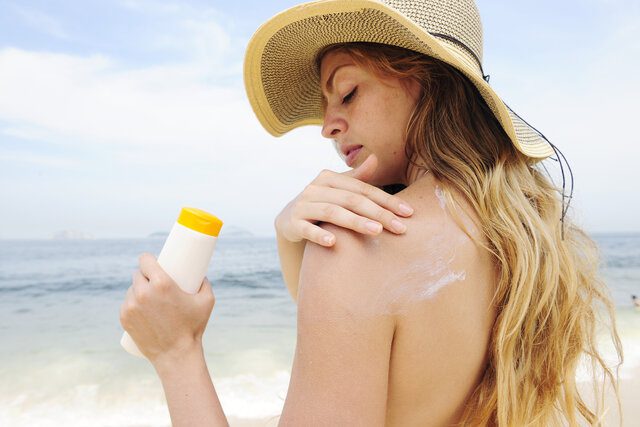 Giải đáp thắc mắc có nên sử dụng kem chống nắng Skin Aqua cho toàn cơ thể không?